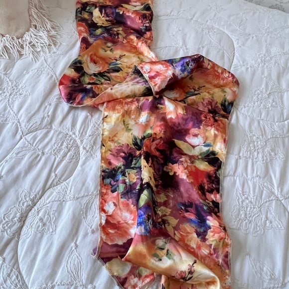 Scarf - Picture 1 of 2